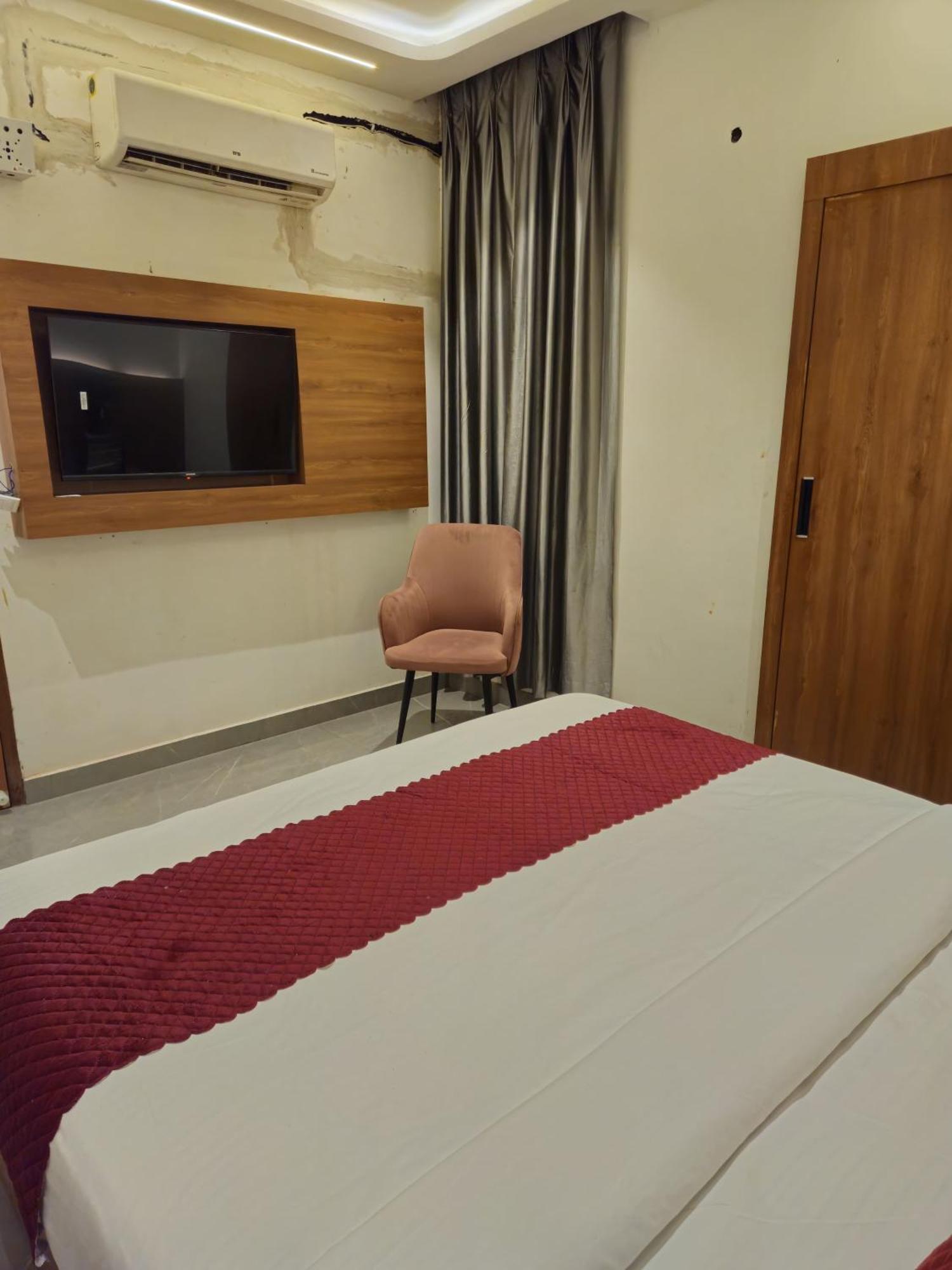 Hotel Royal Orchid Alīgarh Esterno foto